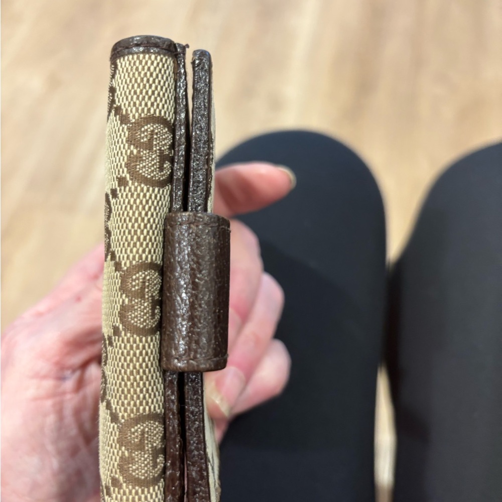 Gucci Tan and Brown Monogram Wallet - Picture 12 of 16